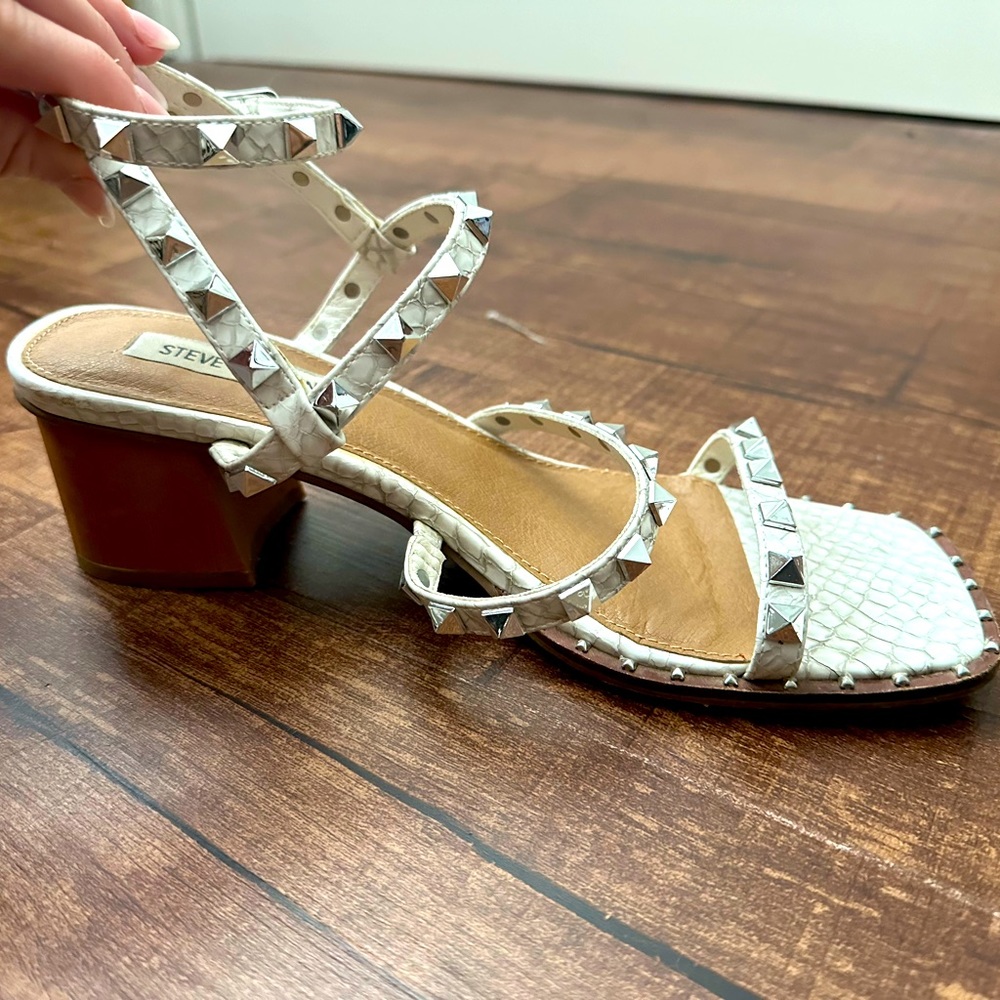 White Steve Madden Sandals with heel